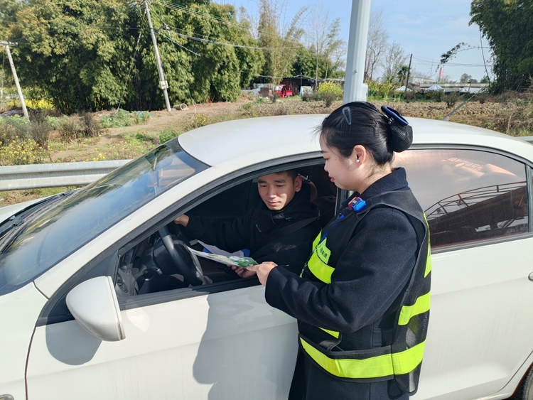 20260309渝蓉高速龙泉驿收费站“纸改电”正式启用通行效率再升级 (2)_副本.jpg