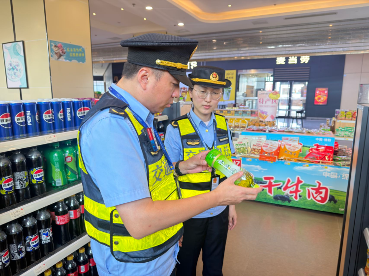 省交通运输综合行政执法总队第四支队一大队督查成都西服务区提质升级改造工作2.png