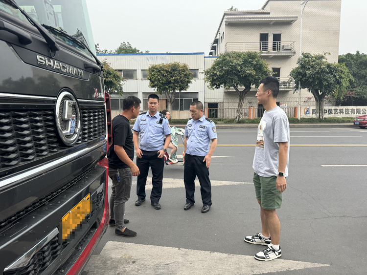 20240517 川西公司与派出所联动查获5.17冲关逃费车 嫌疑人已被公安机关刑事拘留_副本.jpg