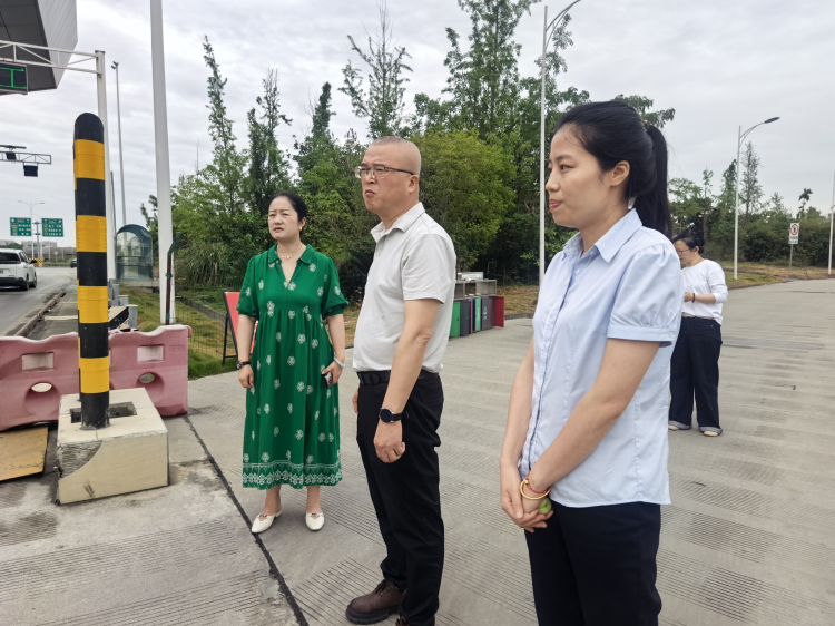 川西公司党委委员、纪委书记马光明到绕西管理处开展节日期间安全生产工作督导.png