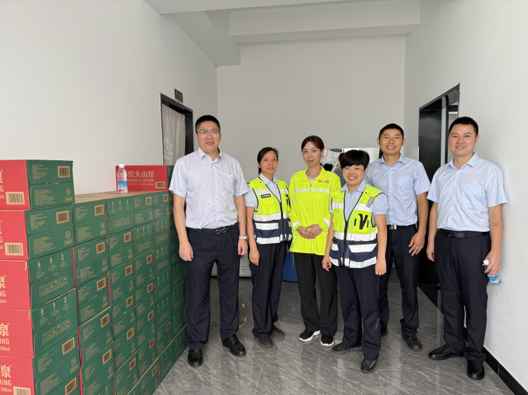 成都印钞公司赴绕西管理处双流站开展慰问活动.png