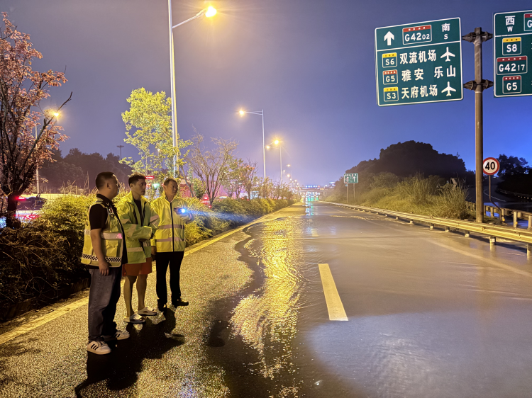 闻“汛”而动，筑牢安全防护墙1.png
