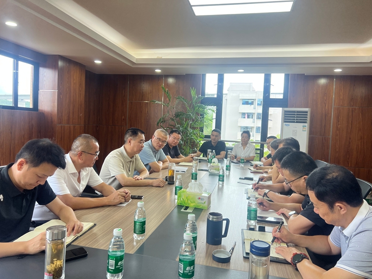 20250724川西公司党委书记、董事长刘小刚一行到渝蓉高速督导检查安全防汛及运营管理工作1_副本.jpg