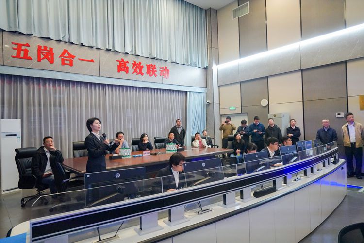 20251022京津冀三省市交通部门一行到川西公司调研工作照片 （1）_副本.jpg