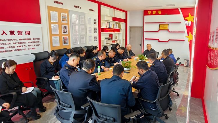 20251107 川西公司党委副书记 副总经理孙彬前往基层党建工作联系点宣讲省委十二届七次全会精神 （照片）_副本.jpg