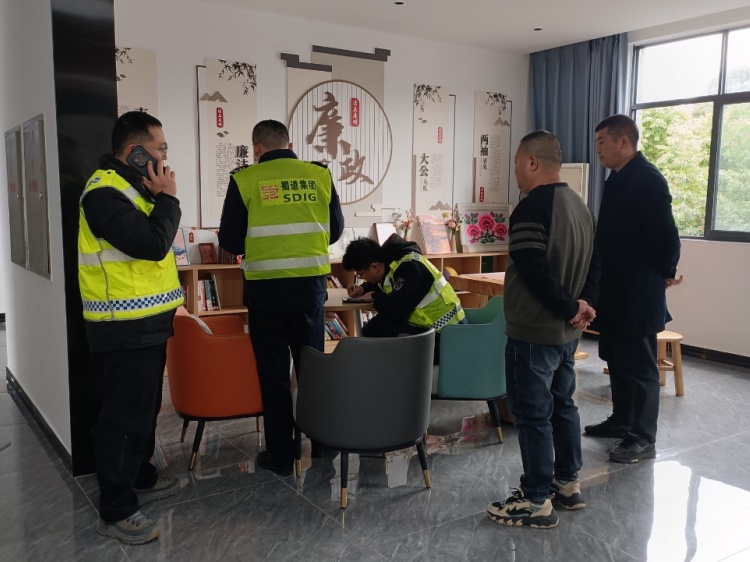 警企联动 快速处置冲关逃费车辆