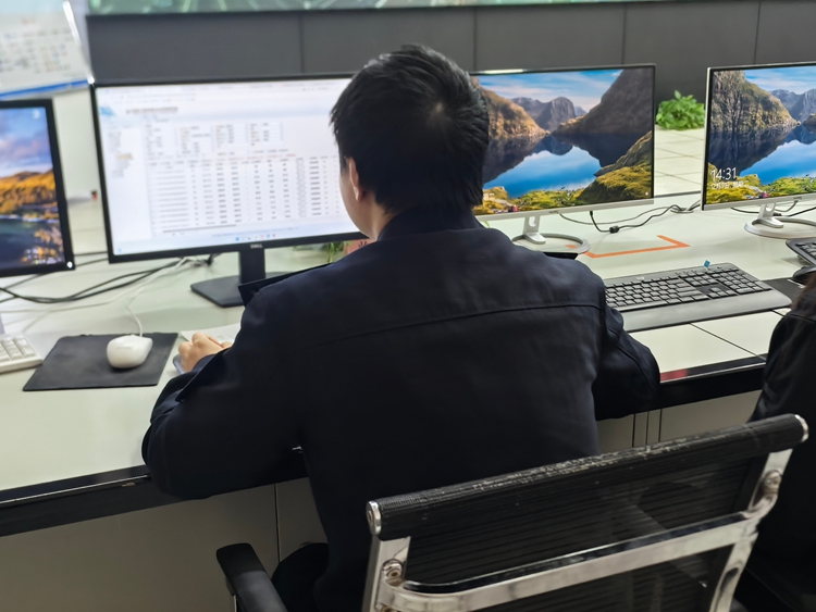 20251208渝蓉高速精准稽查 成功查处一起“网内绕行”逃费案 (2)_副本_副本.jpg