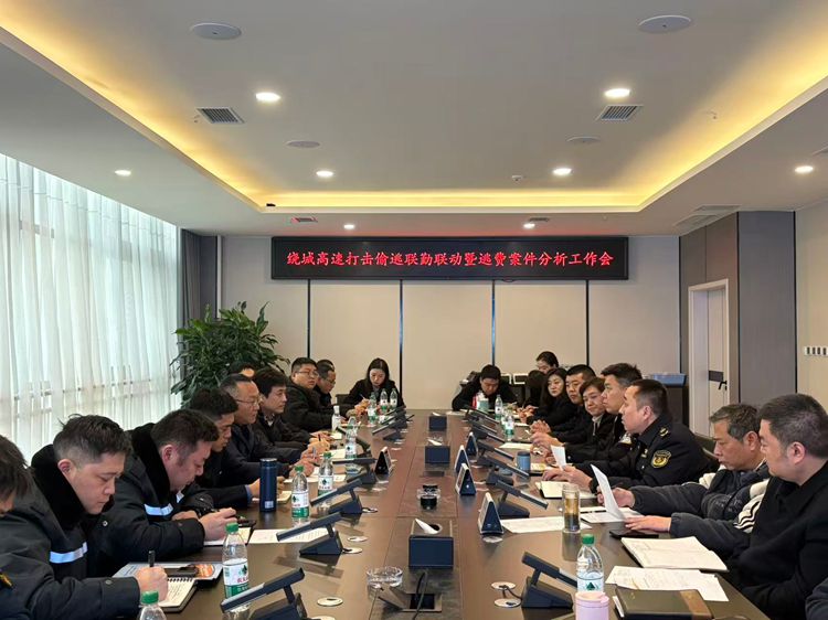 20251211 “凝聚合力 重拳出击”共筑路网防线照片1_副本.jpg