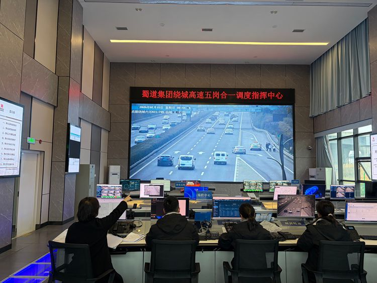 20260215 精准锁定+联动出击  违规出租车高速“任性”停车被快速处置1_副本.jpg