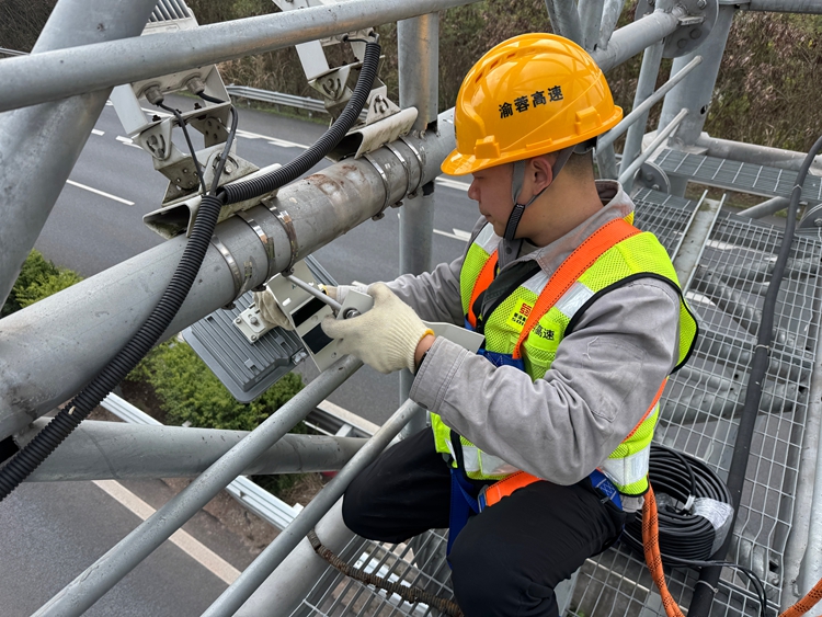 20260304渝蓉高速刷新门架交易数据 指标再创新高_副本.jpg