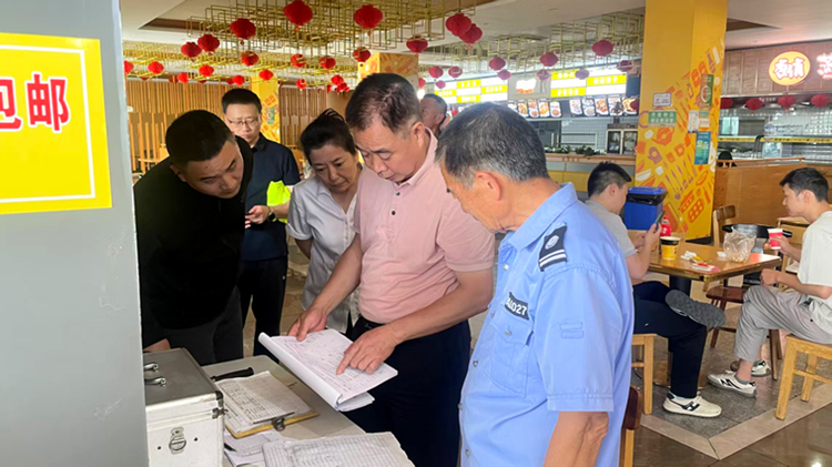 20260430川西公司党委书记、董事长刘小刚一行到渝蓉公司开展五一节前安全环保督导检查2_副本_副本.jpg