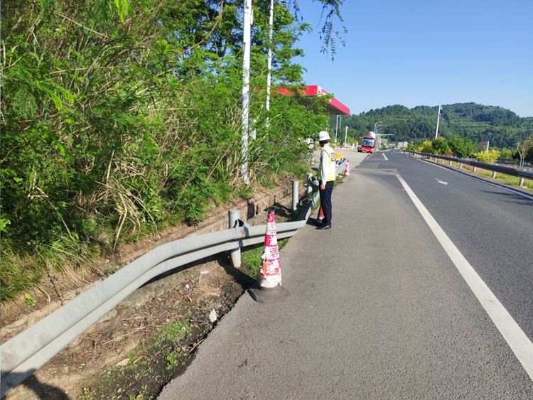 20260602渝蓉高速路警联动成功破获路产逃逸案 追回路产损失近四千余元 (3)_副本.jpg