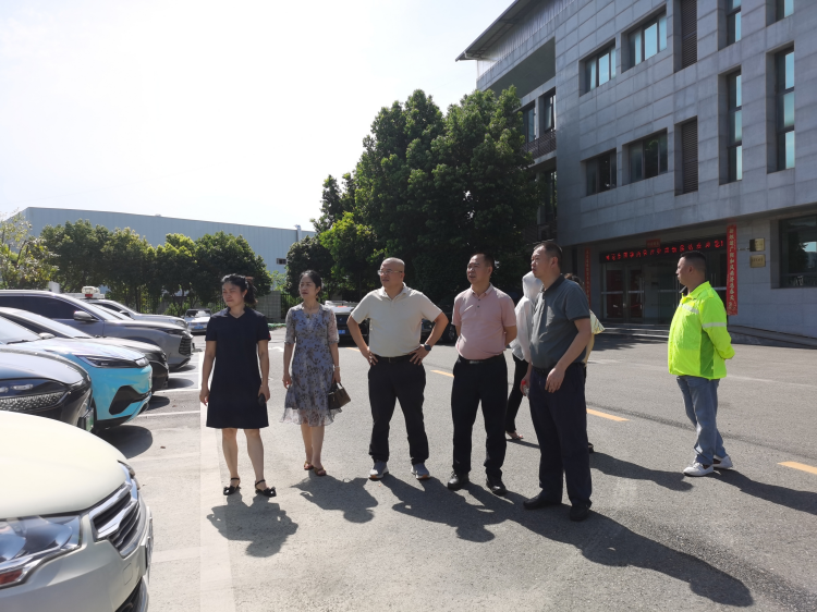 川西公司党委书记、董事长刘小刚一行到绕西管理处调研指导工作1.png