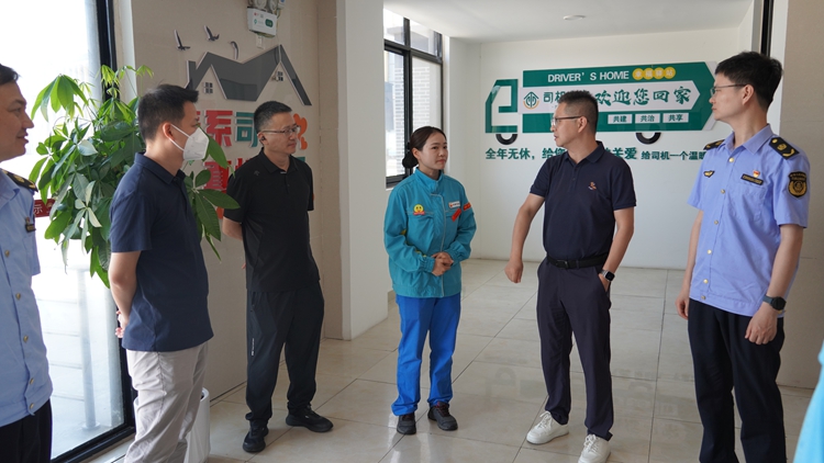 20260722四川省交通运输厅赴渝蓉高速忠义服务区开展“司机之家”运营检查工作 (1)_副本.jpg